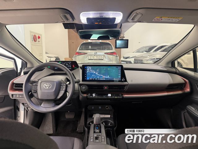 Toyota Prius (V) 2.0 PHEV SE 2024 — фото 6