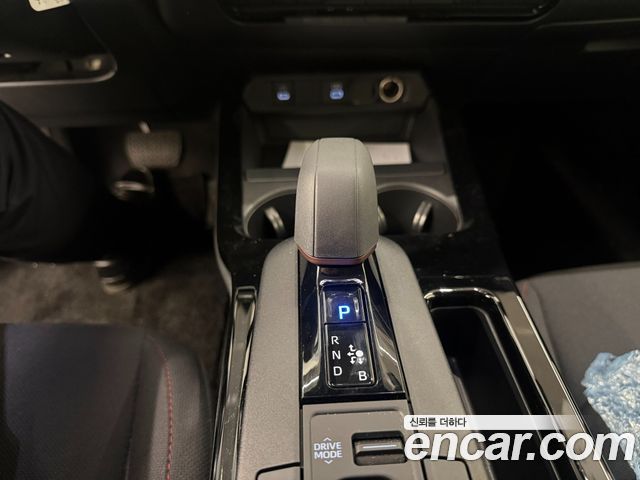 Toyota Prius (V) 2.0 PHEV SE 2024 — фото 9