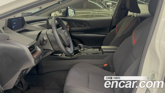 Toyota Prius (V) 2.0 PHEV SE 2024 — фото 15