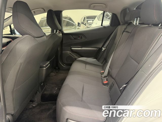Toyota Prius (V) 2.0 PHEV SE 2024 — фото 16