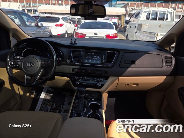 Kia Carnival 7-Seater Limousine VIP 2019 — фото 6