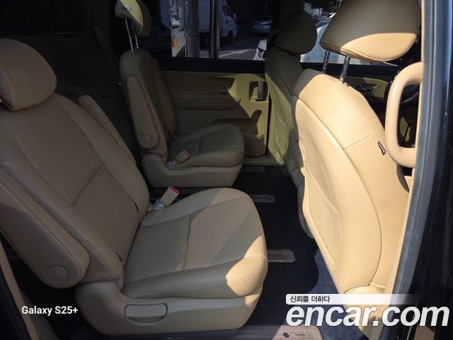 Kia Carnival 7-Seater Limousine VIP 2019 — фото 8