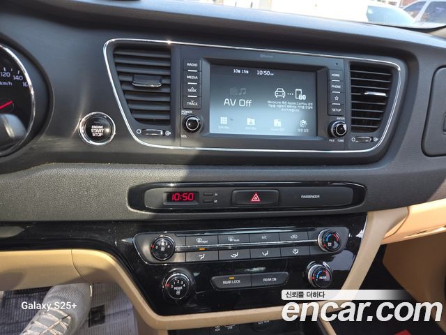 Kia Carnival 7-Seater Limousine VIP 2019 — фото 16