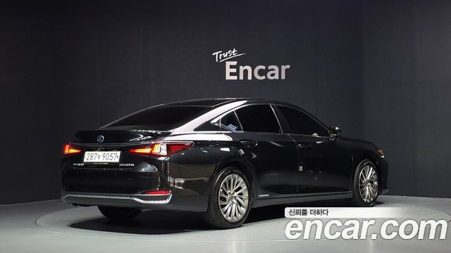 Lexus ES300h (VII) Executive 2022 — фото 2