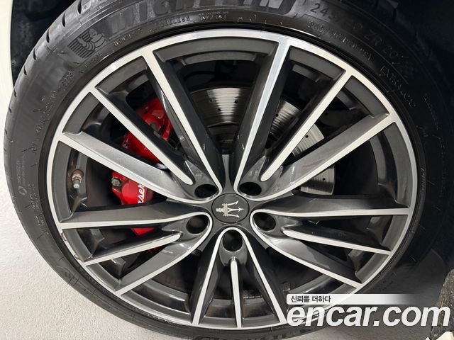 Maserati Quattroporte S Q4 3.0 V6 Granlusso 2019 — фото 24