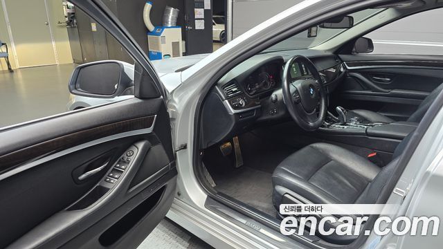 BMW 5 Series (F10) 528i 2014 — фото 10