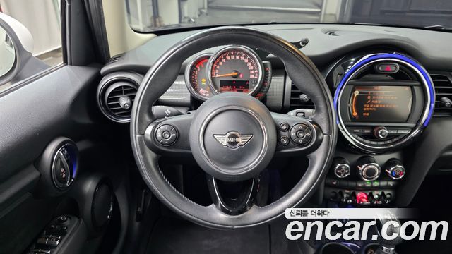 MINI Cooper D 5Door Mid 3rd 2016 — фото 13