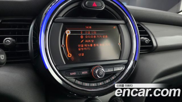 MINI Cooper D 5Door Mid 3rd 2016 — фото 15