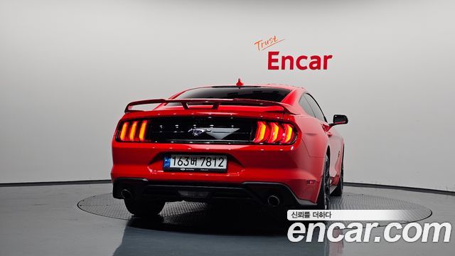 Ford Mustang Coupe 2022 — фото 4