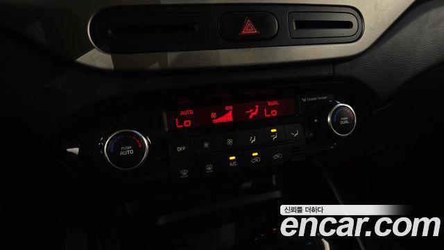 Kia Carens 2.0 LPi Prestige 2014 — фото 17
