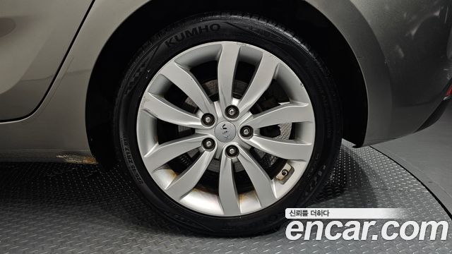 Kia Carens 2.0 LPi Prestige 2014 — фото 21