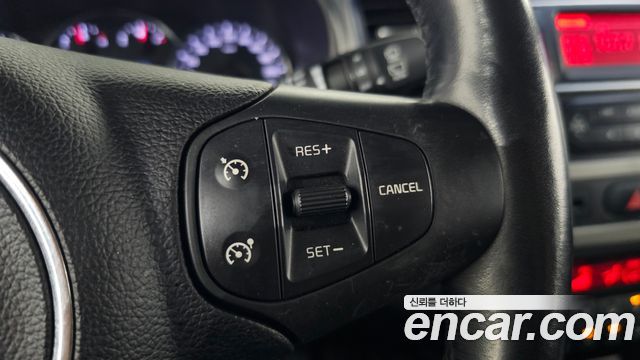 Kia Carens 2.0 LPi Prestige 2014 — фото 32
