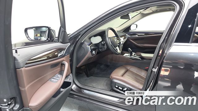BMW 5 Series (G30) 523d xDrive Luxury 2022 — фото 10