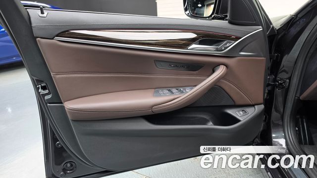 BMW 5 Series (G30) 523d xDrive Luxury 2022 — фото 24