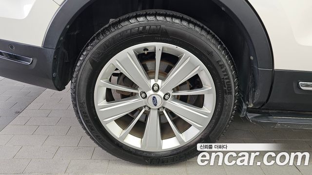 Ford Explorer 2.3 Limited 4WD 5th 2019 — фото 5