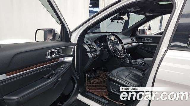 Ford Explorer 2.3 Limited 4WD 5th 2019 — фото 10