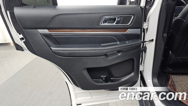 Ford Explorer 2.3 Limited 4WD 5th 2019 — фото 25
