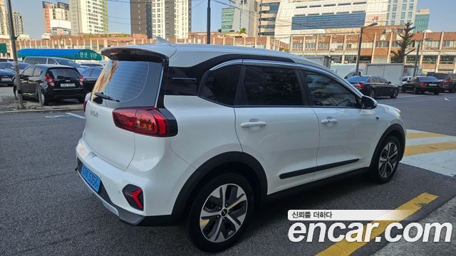 Kia Niro Plus Air 2024 — фото 2