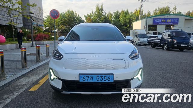 Kia Niro Plus Air 2024 — фото 3