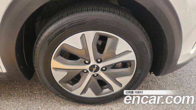 Kia Niro Plus Air 2024 — фото 5