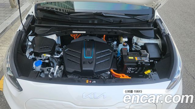 Kia Niro Plus Air 2024 — фото 6