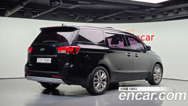 Kia Carnival 9-seater Noblesse 2015 — фото 2