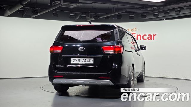 Kia Carnival 9-seater Noblesse 2015 — фото 4