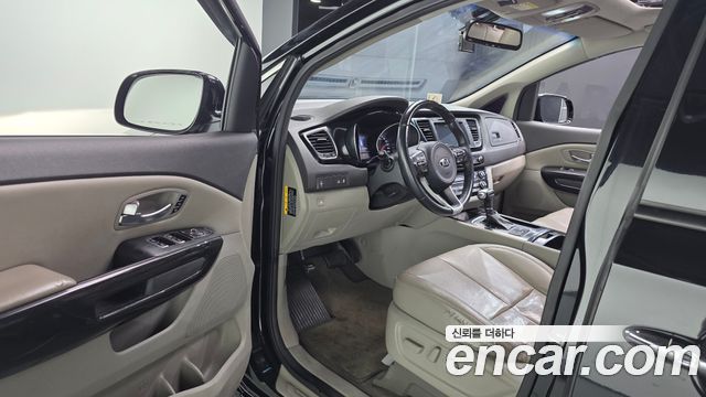 Kia Carnival 9-seater Noblesse 2015 — фото 10