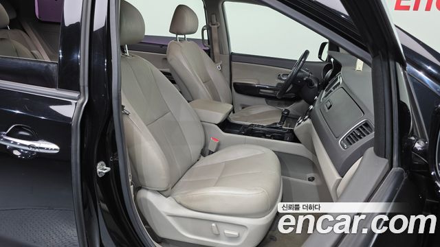 Kia Carnival 9-seater Noblesse 2015 — фото 11