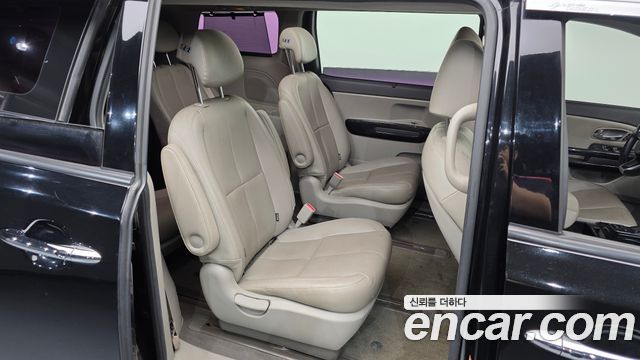 Kia Carnival 9-seater Noblesse 2015 — фото 12