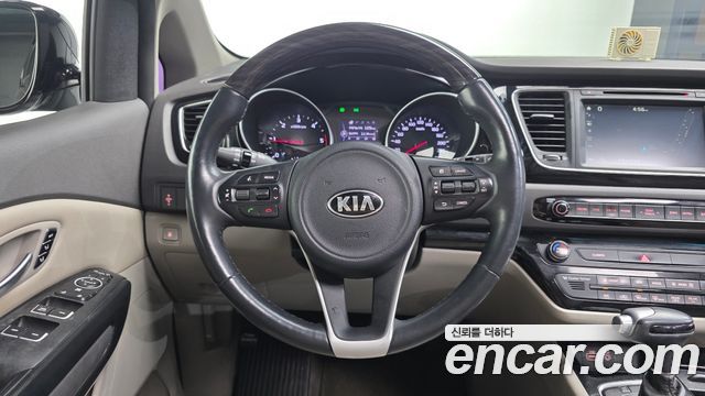 Kia Carnival 9-seater Noblesse 2015 — фото 13
