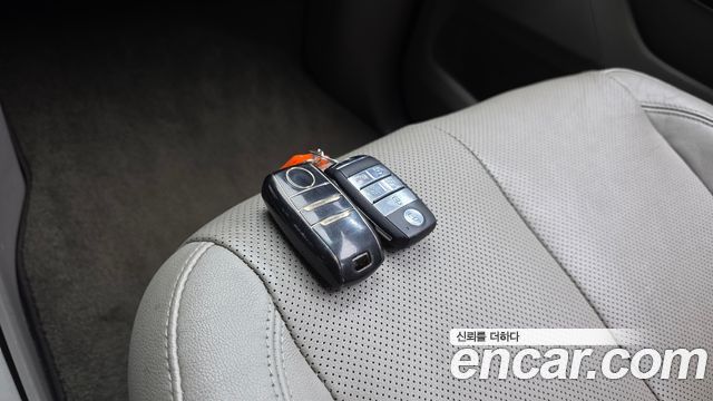 Kia Carnival 9-seater Noblesse 2015 — фото 17