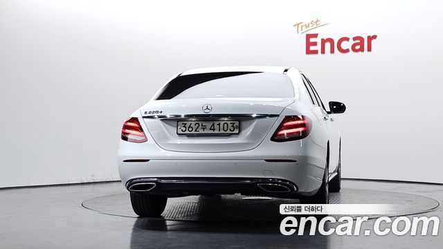 Mercedes-Benz E-Class (W213) E220d Avantgarde 2020 — фото 4
