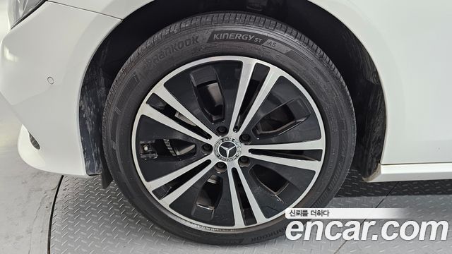 Mercedes-Benz E-Class (W213) E220d Avantgarde 2020 — фото 5