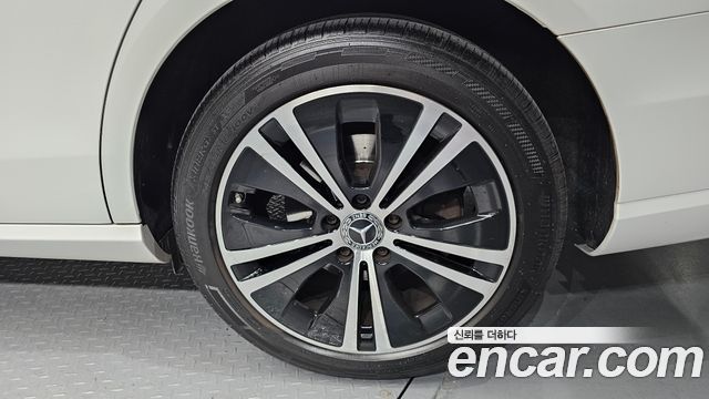 Mercedes-Benz E-Class (W213) E220d Avantgarde 2020 — фото 21