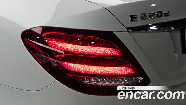 Mercedes-Benz E-Class (W213) E220d Avantgarde 2020 — фото 23