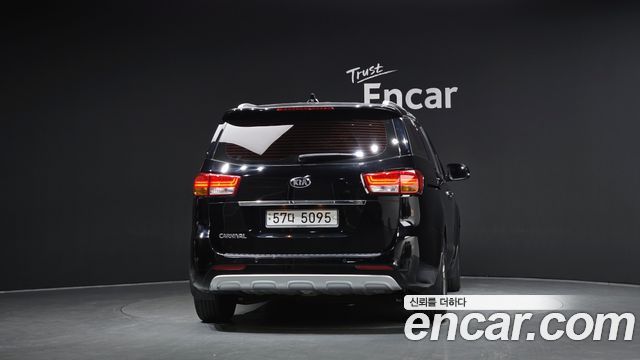 Kia Carnival 9-seater Prestige 2017 — фото 4