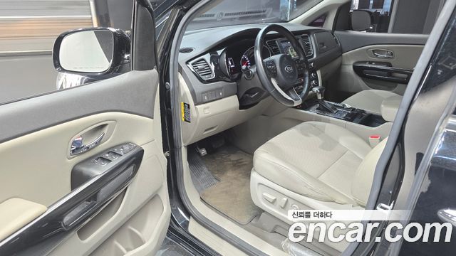 Kia Carnival 9-seater Prestige 2017 — фото 10