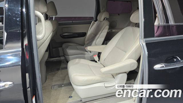 Kia Carnival 9-seater Prestige 2017 — фото 12