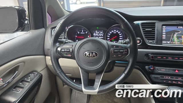 Kia Carnival 9-seater Prestige 2017 — фото 13
