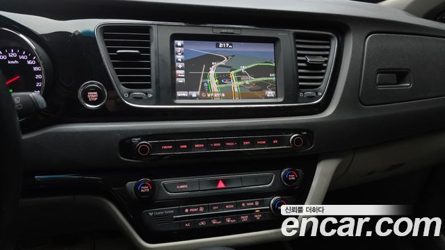 Kia Carnival 9-seater Prestige 2017 — фото 14