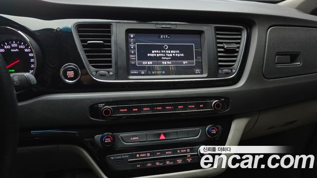 Kia Carnival 9-seater Prestige 2017 — фото 15