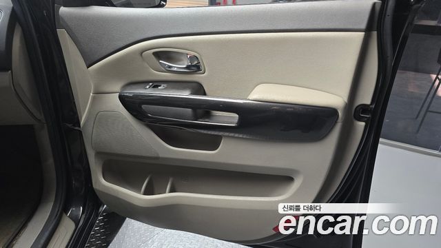 Kia Carnival 9-seater Prestige 2017 — фото 24