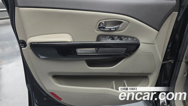 Kia Carnival 9-seater Prestige 2017 — фото 25