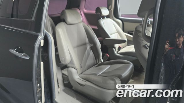 Kia Carnival 9-seater Prestige 2017 — фото 26