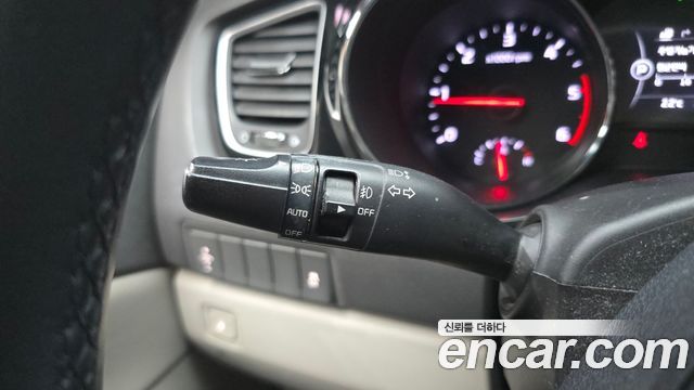 Kia Carnival 9-seater Prestige 2017 — фото 32