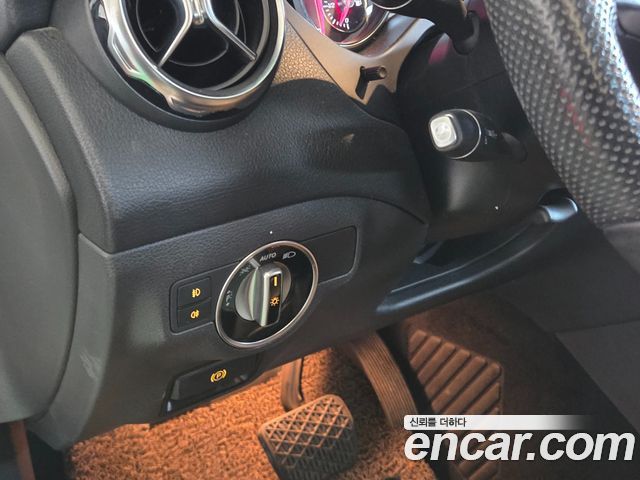 Mercedes-Benz GLA-Class (X156) GLA250 4MATIC 2019 — фото 18