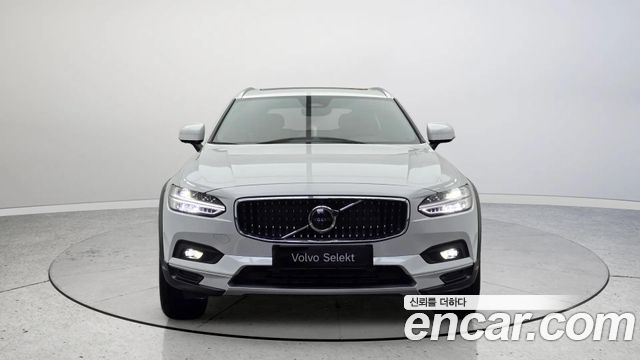 Volvo V90 Cross Country B5 Ultra AWD 2025 — фото 2