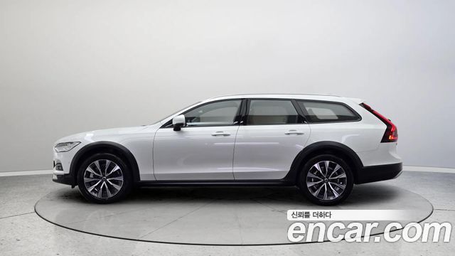 Volvo V90 Cross Country B5 Ultra AWD 2025 — фото 3