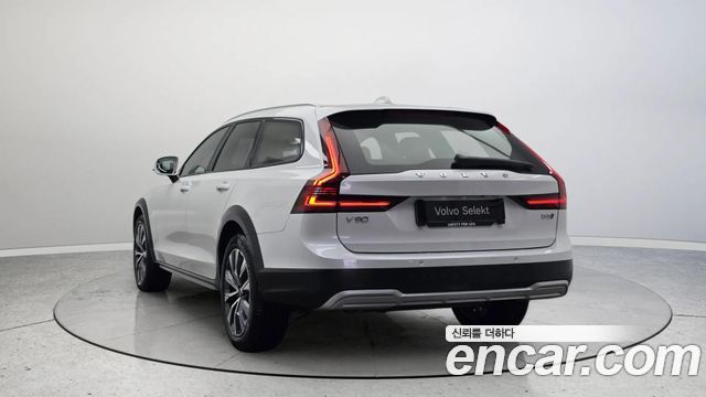 Volvo V90 Cross Country B5 Ultra AWD 2025 — фото 4